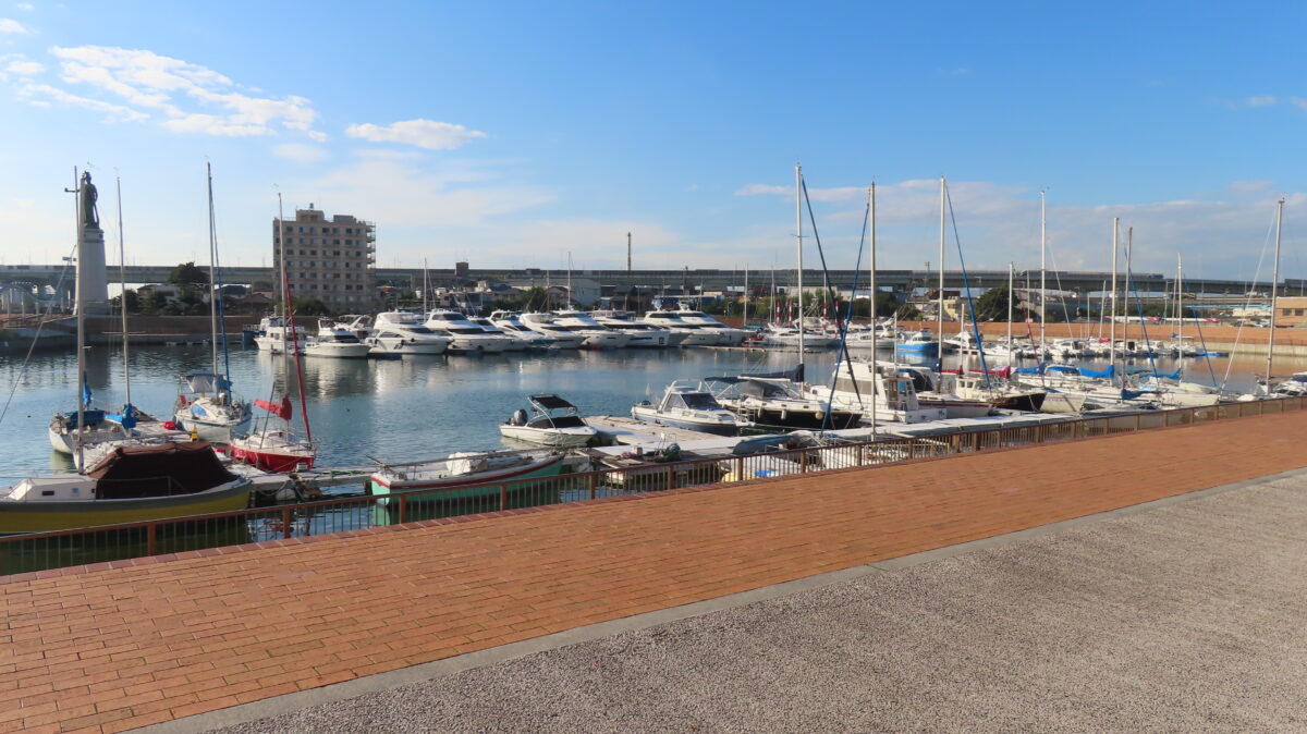 堺旧港に停泊する多数の船