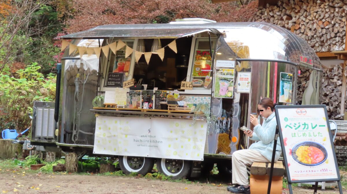 「hachiiro kitchen」のキッチンカー