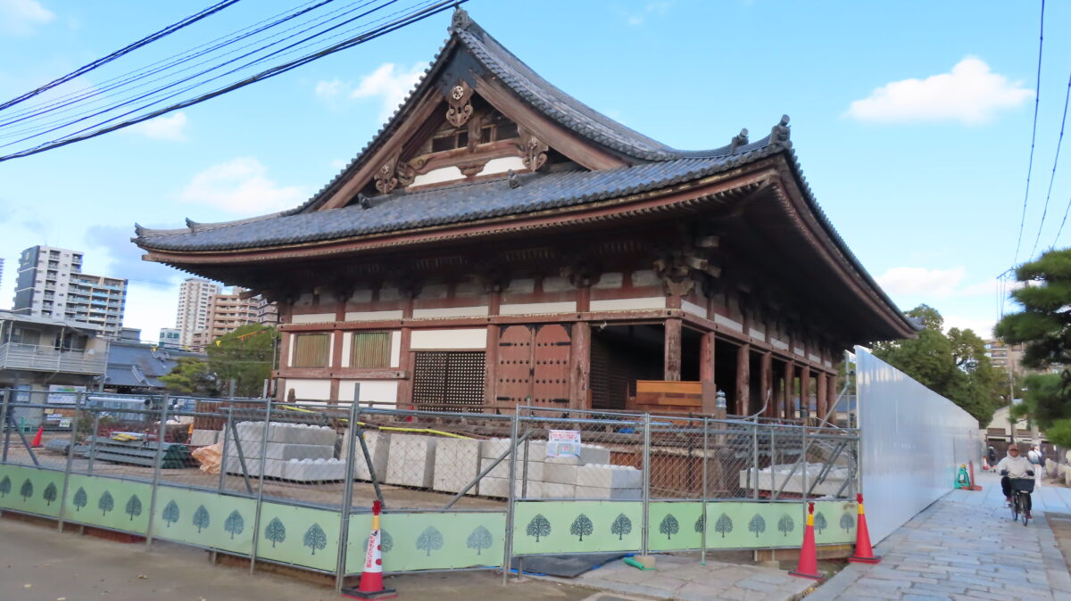 工事中の六時礼讃堂