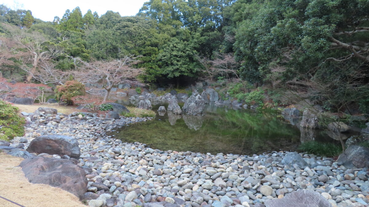 深山の泉の石組み