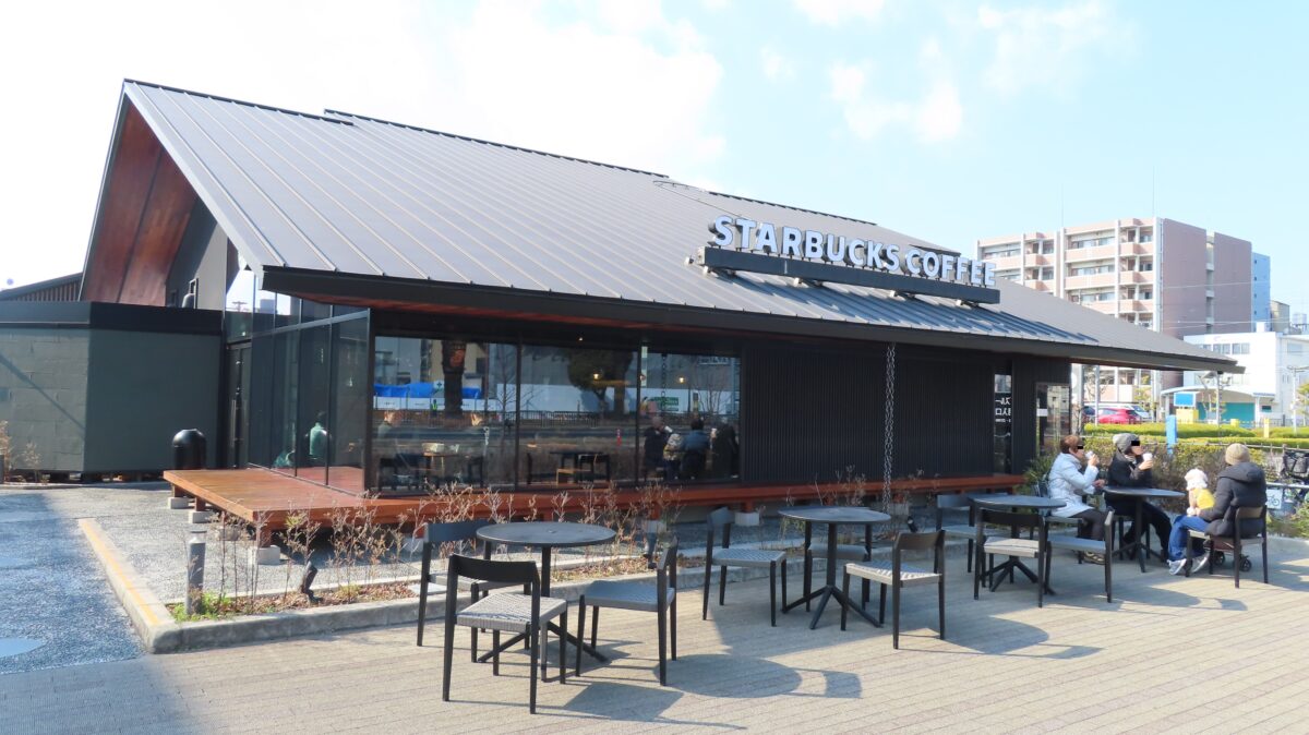 和モダンな外観のスターバックス コーヒー パークタウン堺西口店