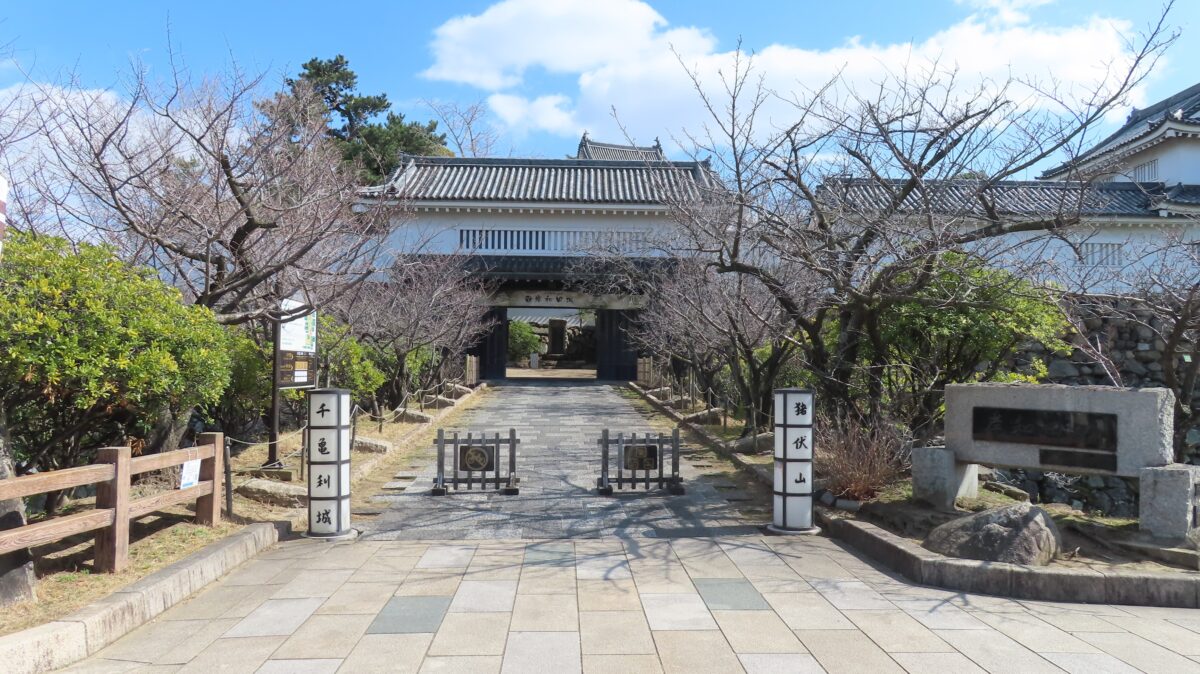 岸和田城天守閣入口