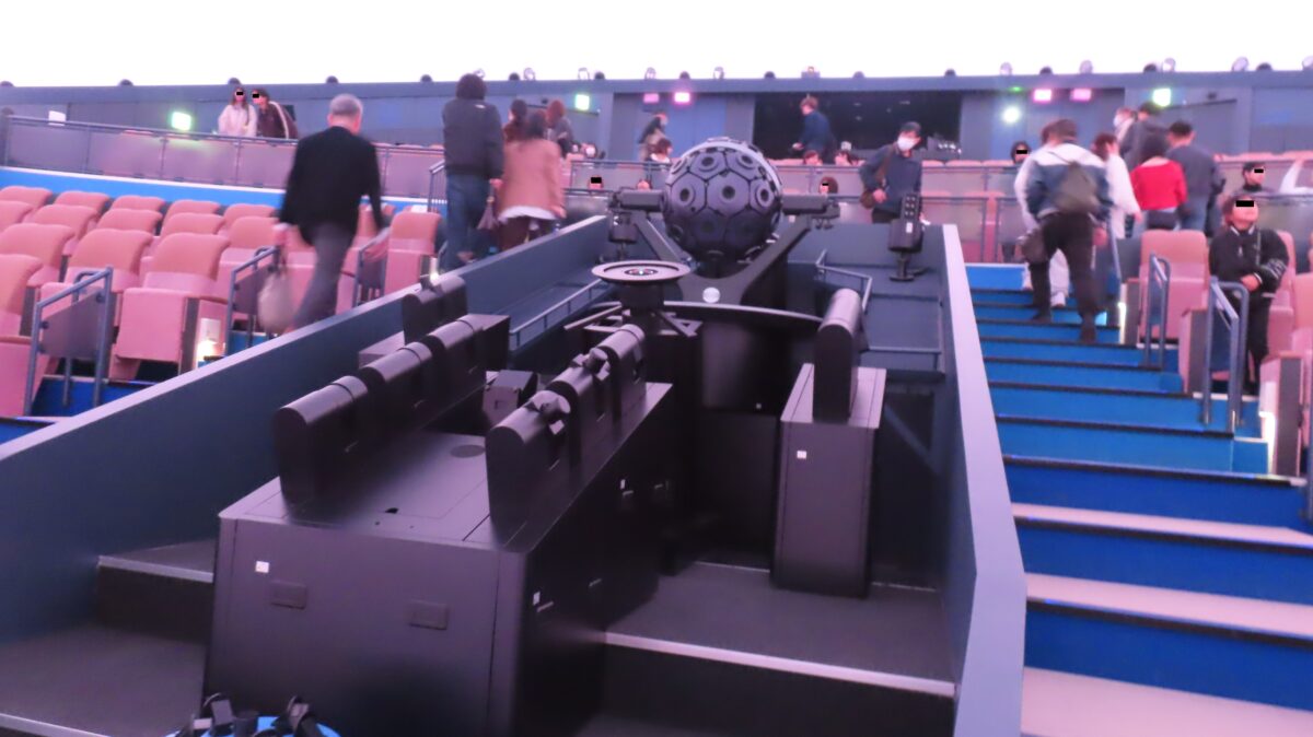 大阪市立科学館プラネタリウムの最新鋭投影機